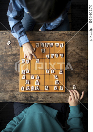 対局する小学生棋士 対局する小学生棋士 84640176