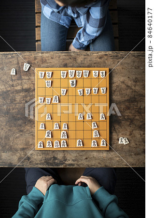 対局する小学生棋士 対局する小学生棋士 84640177
