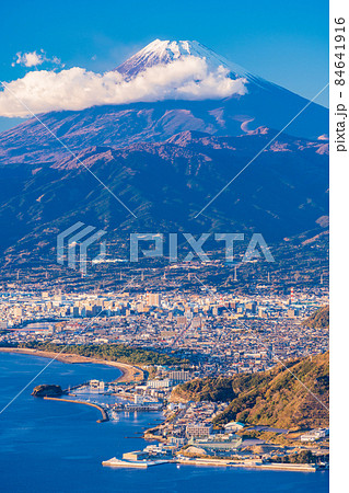 (静岡県)沼津の海岸線と街、富士山 (静岡県)沼津の海岸線と街、富士山 84641916