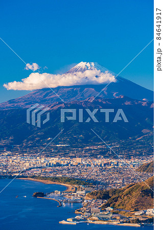 (静岡県)沼津の海岸線と街、富士山 (静岡県)沼津の海岸線と街、富士山 84641917