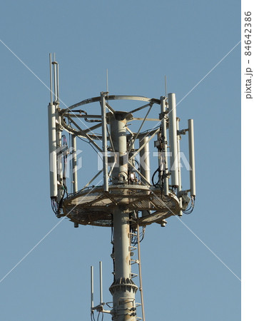 通信イメージ（電波塔:基地局） 84642386