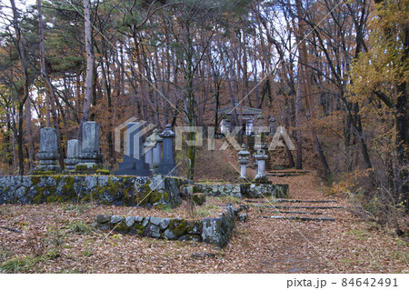 須坂藩主第十三代堀直虎公霊廟 臥竜公園 長野県須坂市 須坂藩主第十三代堀直虎公霊廟 臥竜公園 長野県須坂市 84642491