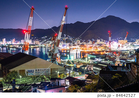 《広島県》呉市の夜景・造船所の街並み 84642527