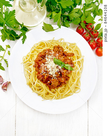Spaghetti with bolognese on light board top 84644108