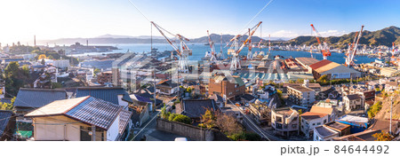 《広島県》呉市・造船所の街並み 84644492