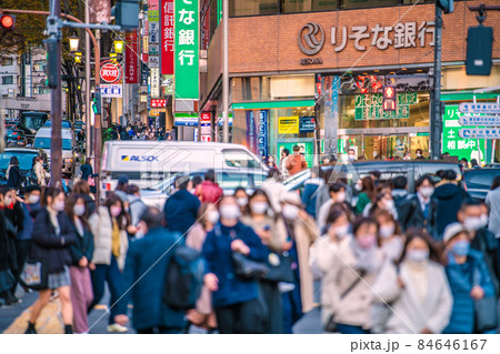 日本の東京都市景観 オミクロン株が世界を震撼。師走の渋谷は多くの人出…=奥は宮益坂下交差点、2日 日本の東京都市景観 オミクロン株が世界を震撼。師走の渋谷は多くの人出…=奥は宮益坂下交差点、2日 84646167