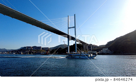 長崎港女神橋をくぐる遊覧船 長崎港女神橋をくぐる遊覧船 84646274
