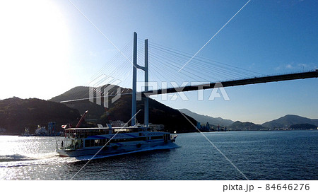 長崎港女神橋をくぐる遊覧船 長崎港女神橋をくぐる遊覧船 84646276