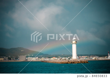 灯台と虹の風景 灯台と虹の風景 84650833