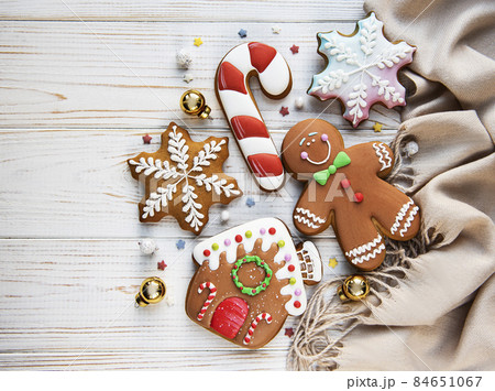 Christmas gingerbread with christmas decorations on white wooden table Christmas gingerbread with christmas decorations on white wooden table 84651067