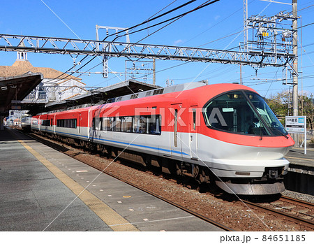 近鉄　志摩線志摩磯部駅に停車する伊勢志摩ライナー 84651185