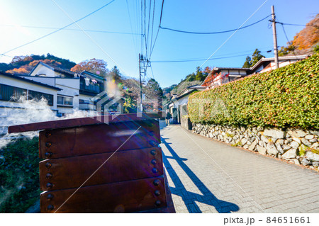 晩秋の高尾山参道 酒饅頭 晩秋の高尾山参道 酒饅頭 84651661