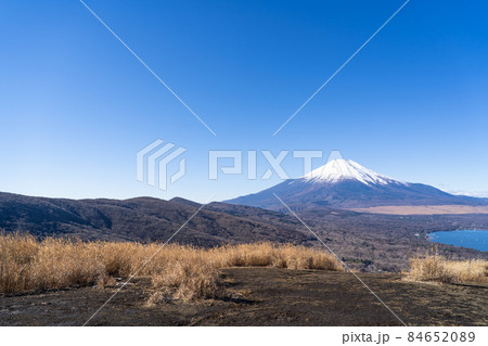 明神山(鉄砲木ノ頭)の山頂から見た富士山(山中湖の三国山ハイキングコース) 明神山(鉄砲木ノ頭)の山頂から見た富士山(山中湖の三国山ハイキングコース) 84652089