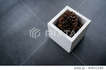 cone in white cube vase 84652280