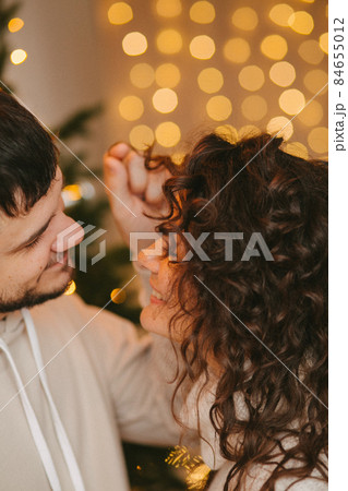 Young romantic couple close up in backlight Young romantic couple close up in backlight 84655012