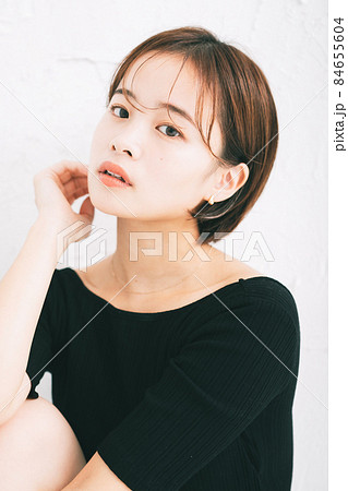 若い女性のヘアスタイル、ビューティーイメージ 84655604