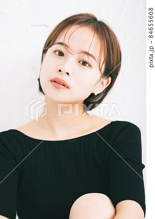 若い女性のヘアスタイル、ビューティーイメージ 84655608