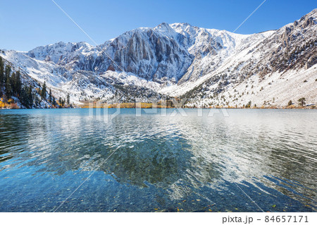 Lake in Sierra Nevada 84657171
