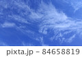 12月の蒼い空と雲 84658819