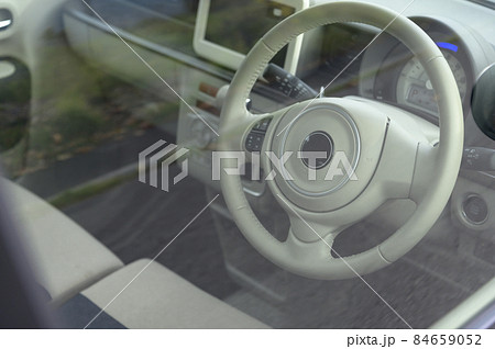 軽自動車の運転席 84659052