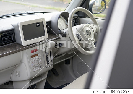 軽自動車の運転席 84659053