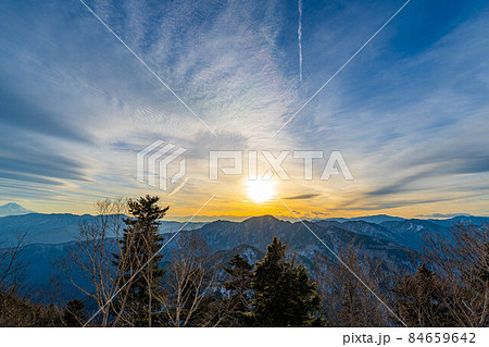 雲取山からの日の出　【東京都】 84659642