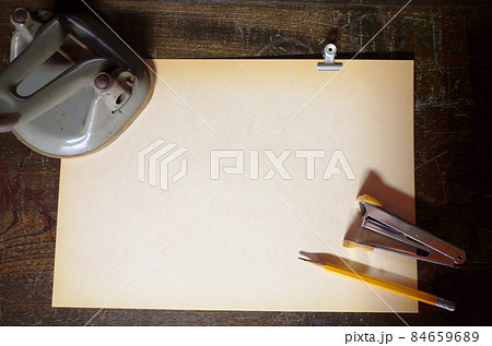 昭和な文具と傷だらけの机 昭和な文具と傷だらけの机 84659689
