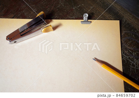 昭和な文具と傷だらけの机 昭和な文具と傷だらけの机 84659702