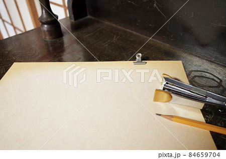 昭和な文具と傷だらけの机 昭和な文具と傷だらけの机 84659704