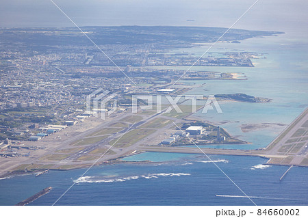 沖縄、那覇空港空撮と海 沖縄、那覇空港空撮と海 84660002