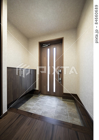 住宅の玄関 84660689
