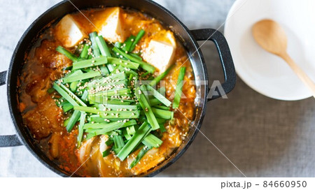 キムチ鍋と取り皿 キムチ鍋と取り皿 84660950