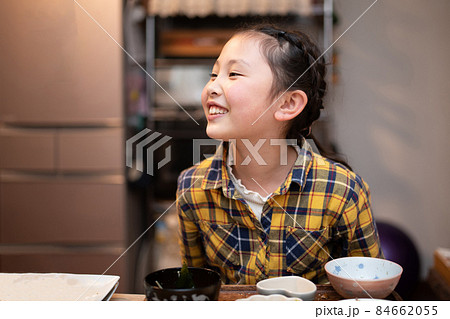 食後の団欒 食後の団欒 84662055