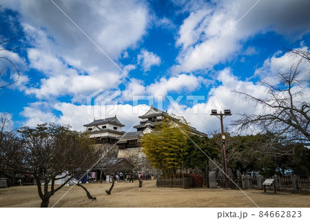 松山城と青空 84662823