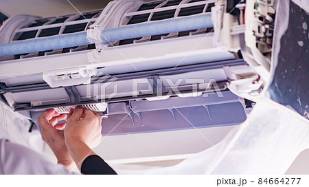 エアコン　清掃　洗浄　クリーニング　サービス　【 大掃除 の イメージ 】 84664277