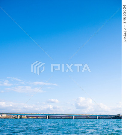 石川県白山市／手取川河口／川に架かる橋　美川大橋　海からの景色 84665004