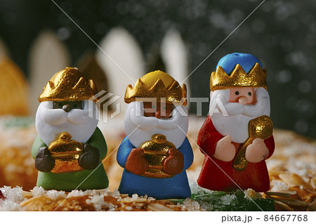 the three wise men on a spanish kings cake the three wise men on a spanish kings cake 84667768
