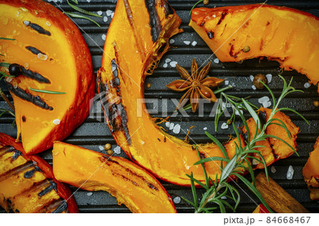 Grilled and baked pumpkin. Autumn harvest of vegetables and pumpkin dishes. 84668467