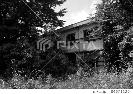 廃墟となった建物 廃墟となった建物 84671129