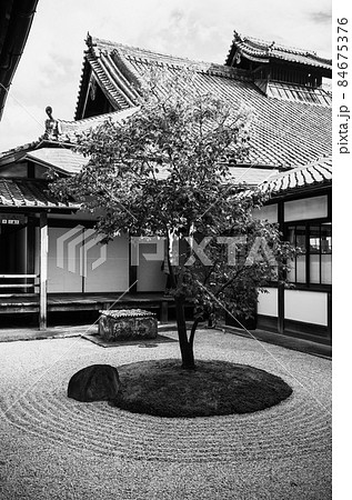 京都 建仁寺 ○△□乃庭(まるさんかくしかくの庭) 京都 建仁寺 ○△□乃庭(まるさんかくしかくの庭) 84675376