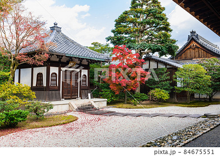 秋の京都　建仁寺　納骨堂 84675551