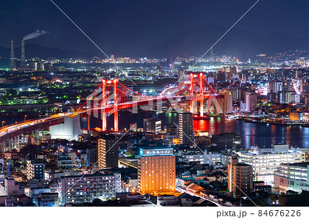 ライトアップされた若戸大橋 84676226