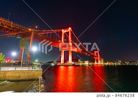 ライトアップされた若戸大橋 84676238