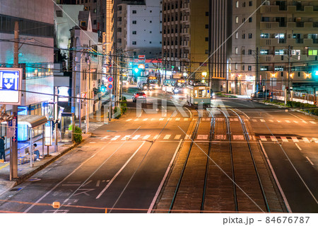 《長崎県》長崎市路面電車の夜景・長崎駅付近 《長崎県》長崎市路面電車の夜景・長崎駅付近 84676787