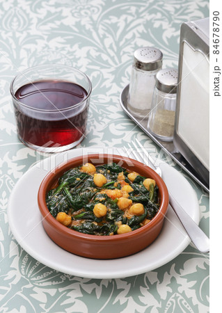 ひよこ豆とほうれん草の煮込み 84678790