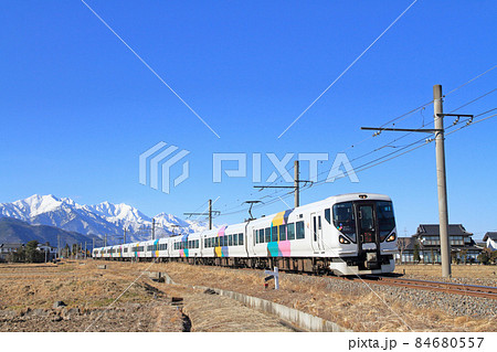 大糸線　早春の北アルプス山麓を行くE257系特急あずさ 84680557