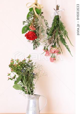水差しと花