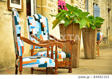 フランス・ブルターニュ地方の美しい村、ロシュフォール・アン・テールの小道 84682103