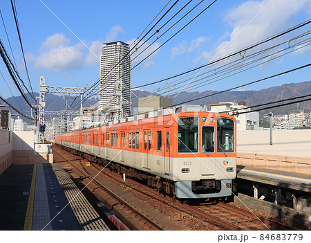 阪神 住吉駅を通過する8000系電車 阪神 住吉駅を通過する8000系電車 84683779