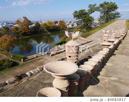 大阪 八尾市 心合寺山古墳 周濠と円筒埴輪(北西側、初冬) 大阪 八尾市 心合寺山古墳 周濠と円筒埴輪(北西側、初冬) 84683837